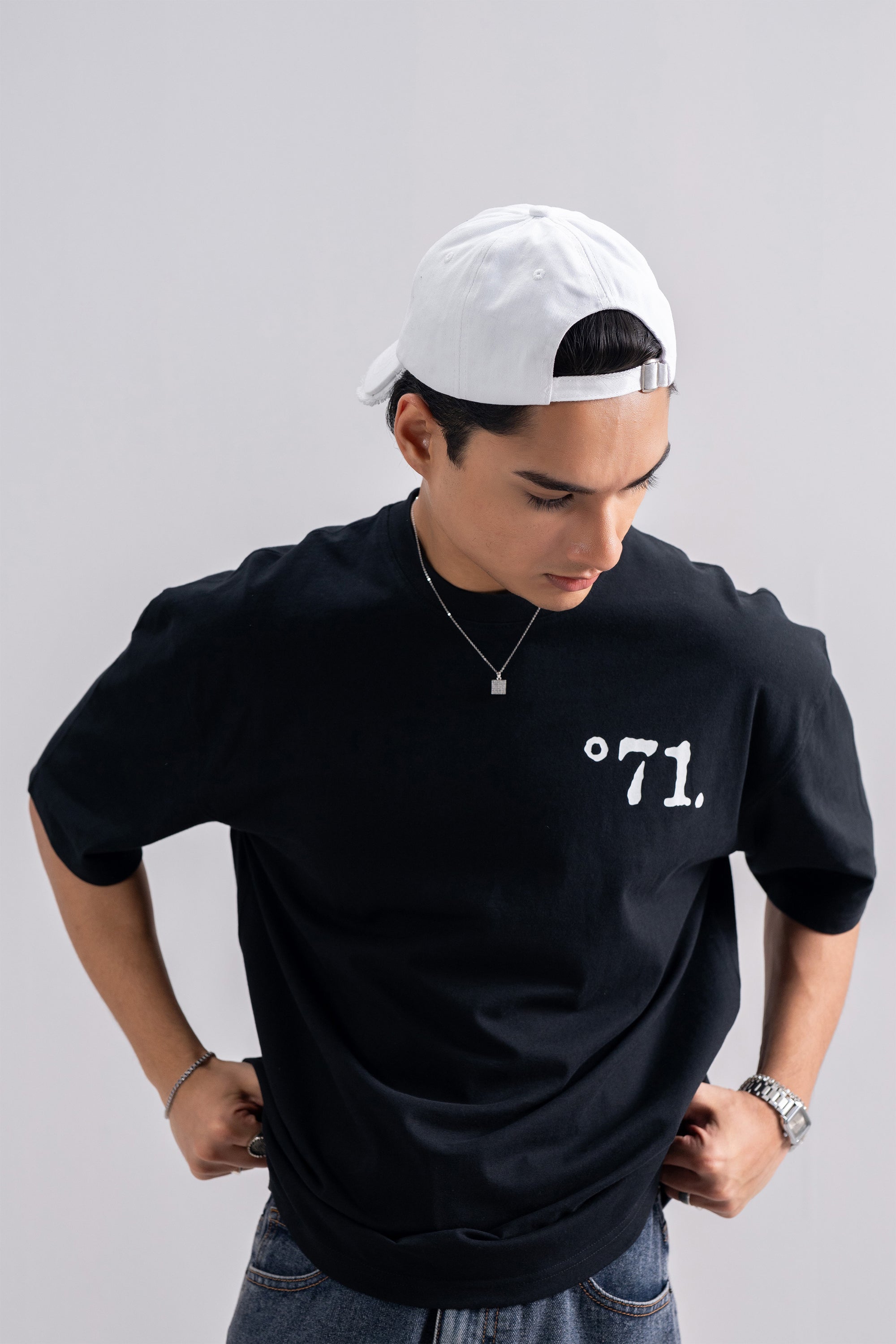 Model is 5'10" and wears size M.