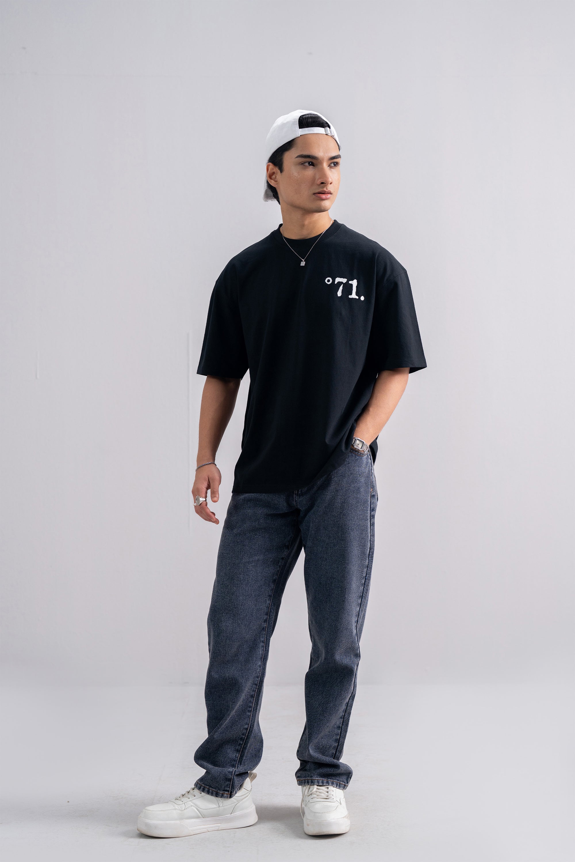 Model is 5'10" and wears size M.
