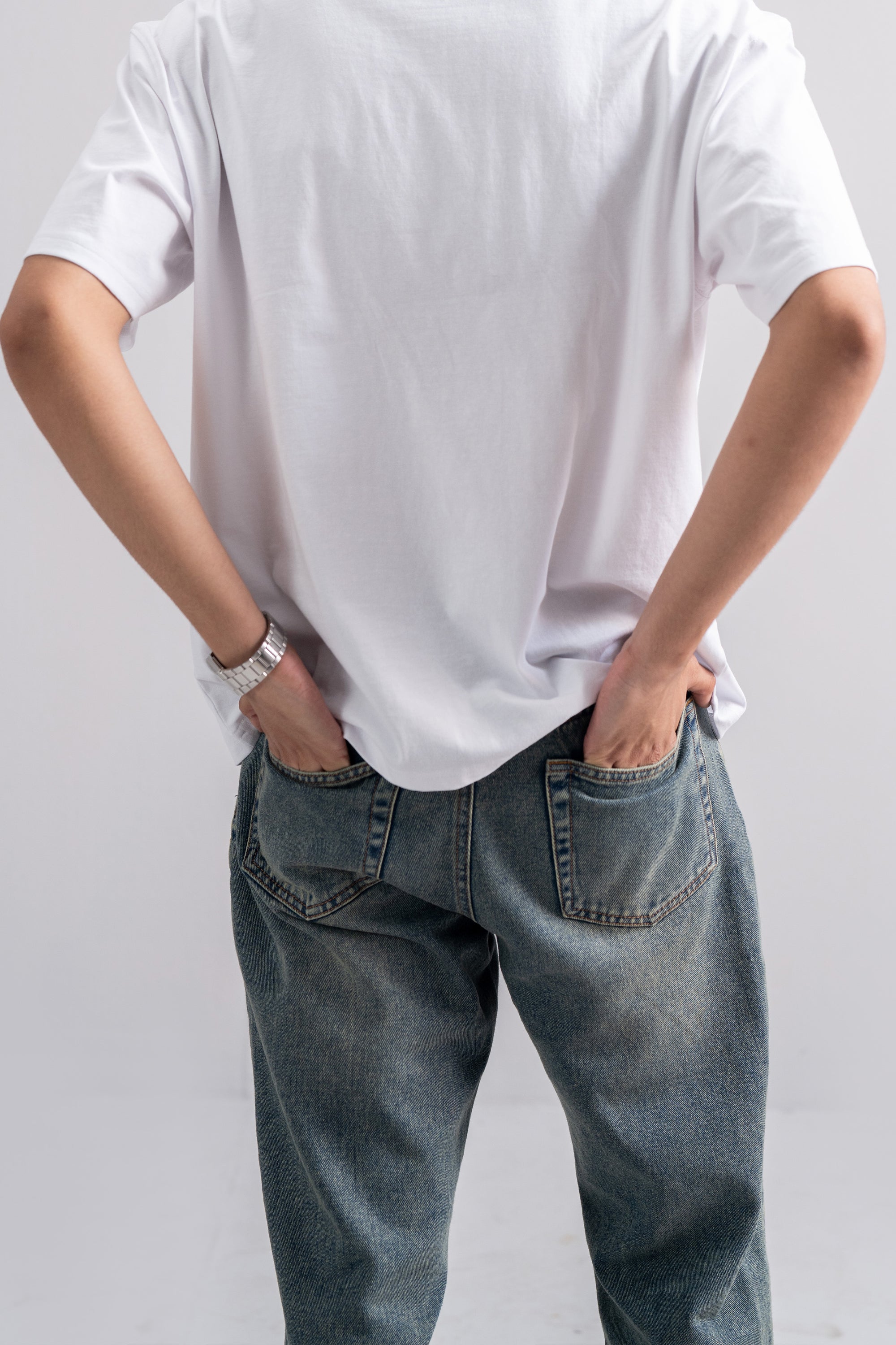 Model is 5'11" and wears size 30.