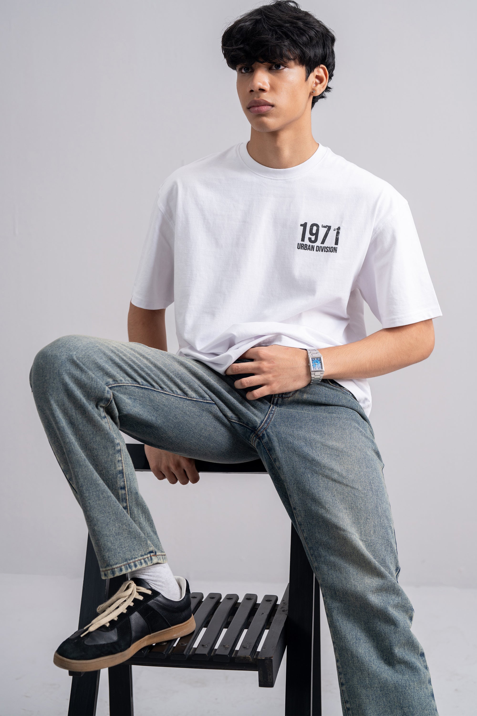 Model is 5'11" and wears size 30.