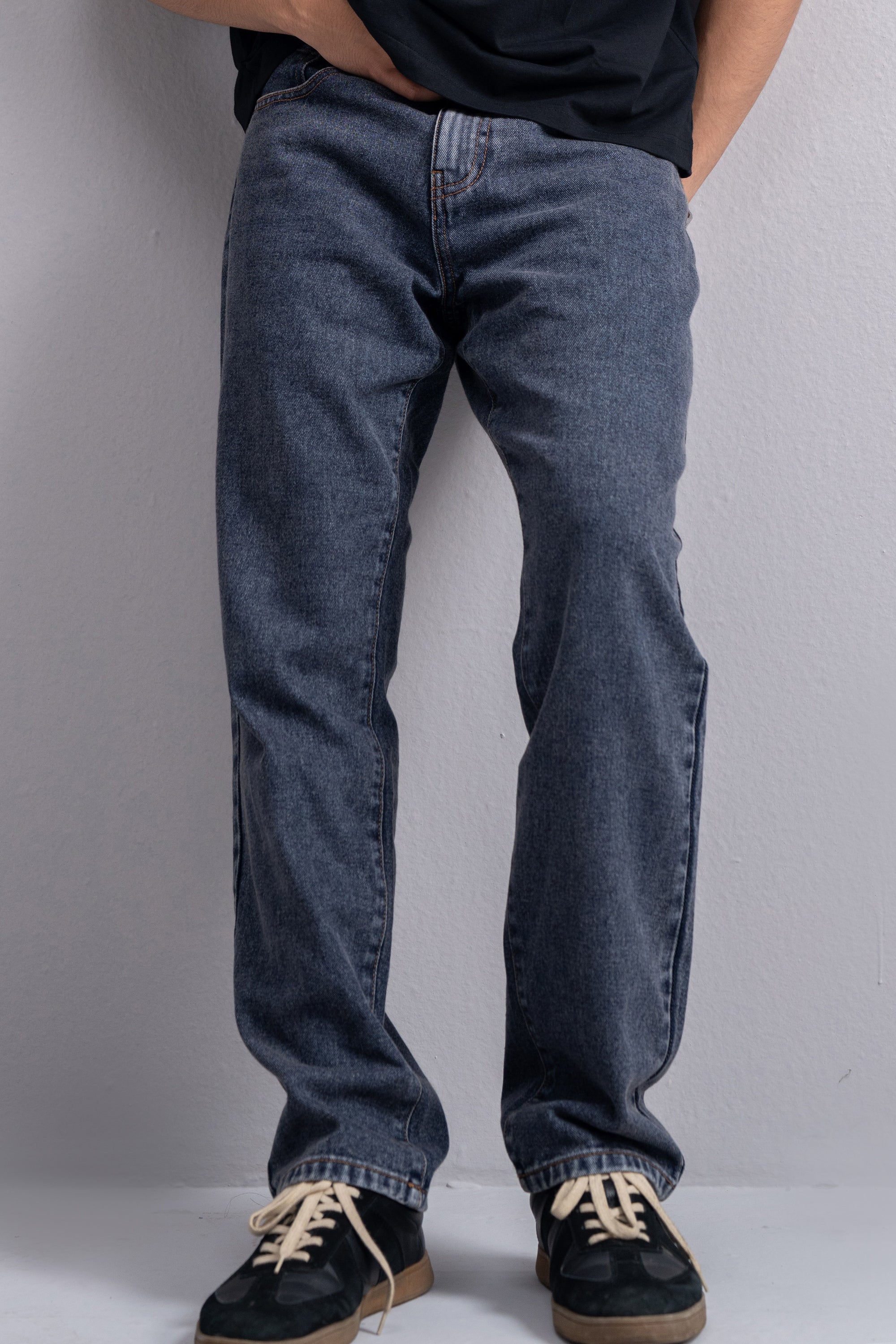 Model is 5'11" and wears size 30.