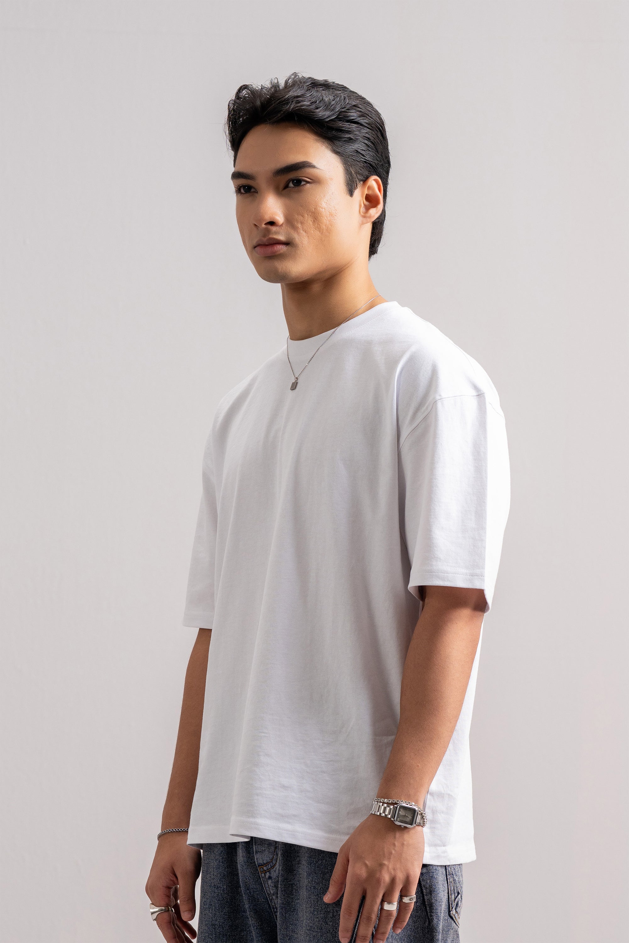 Model is 5'10" and wears size M.