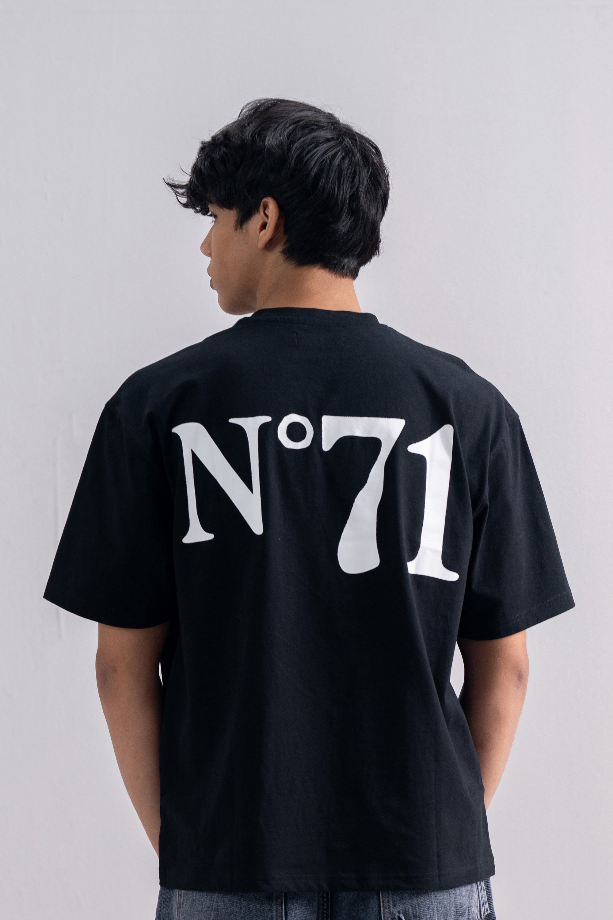 Model is 5'11" and wears size M.