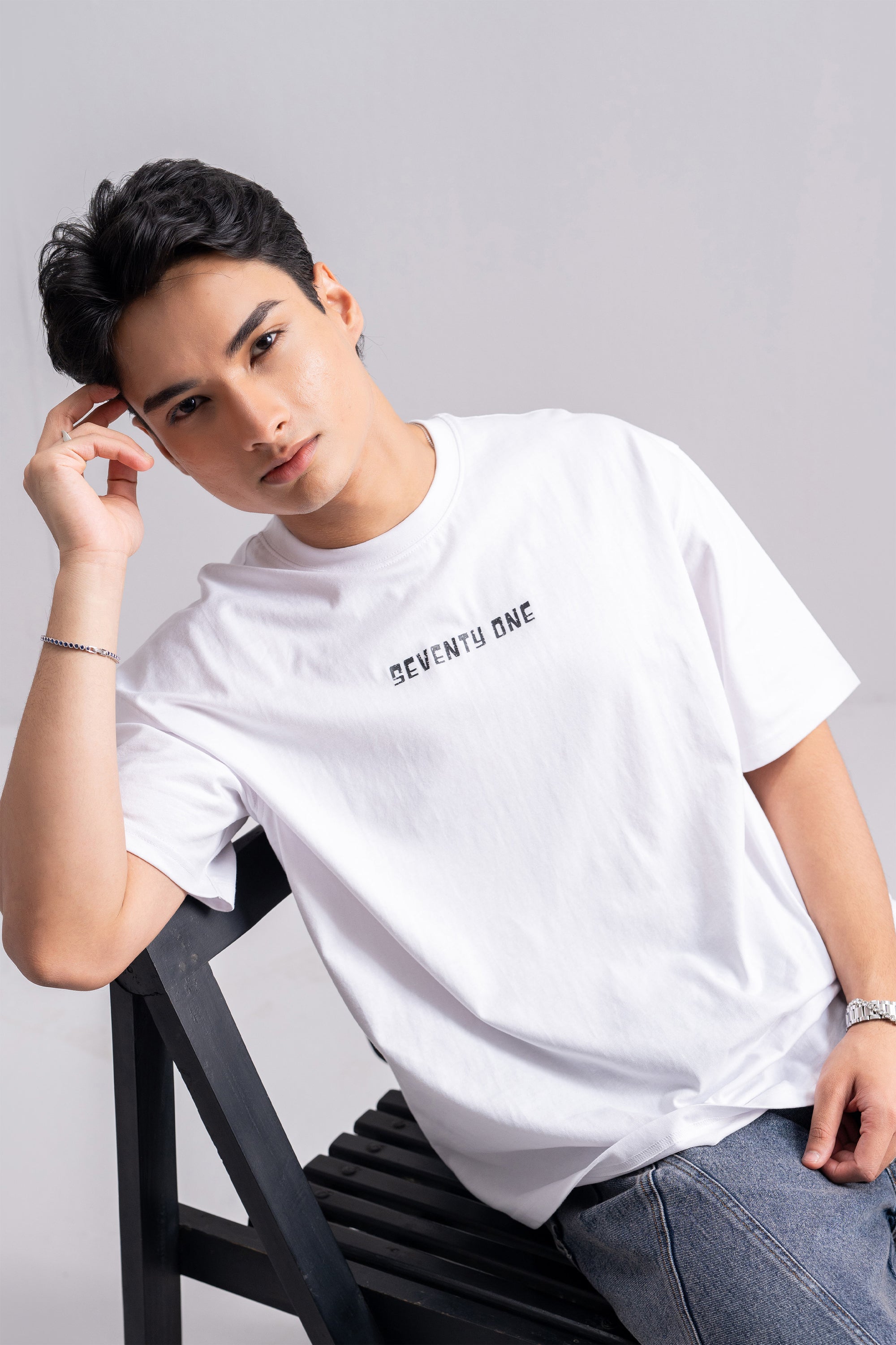 Model is 5'10" and wears size M.