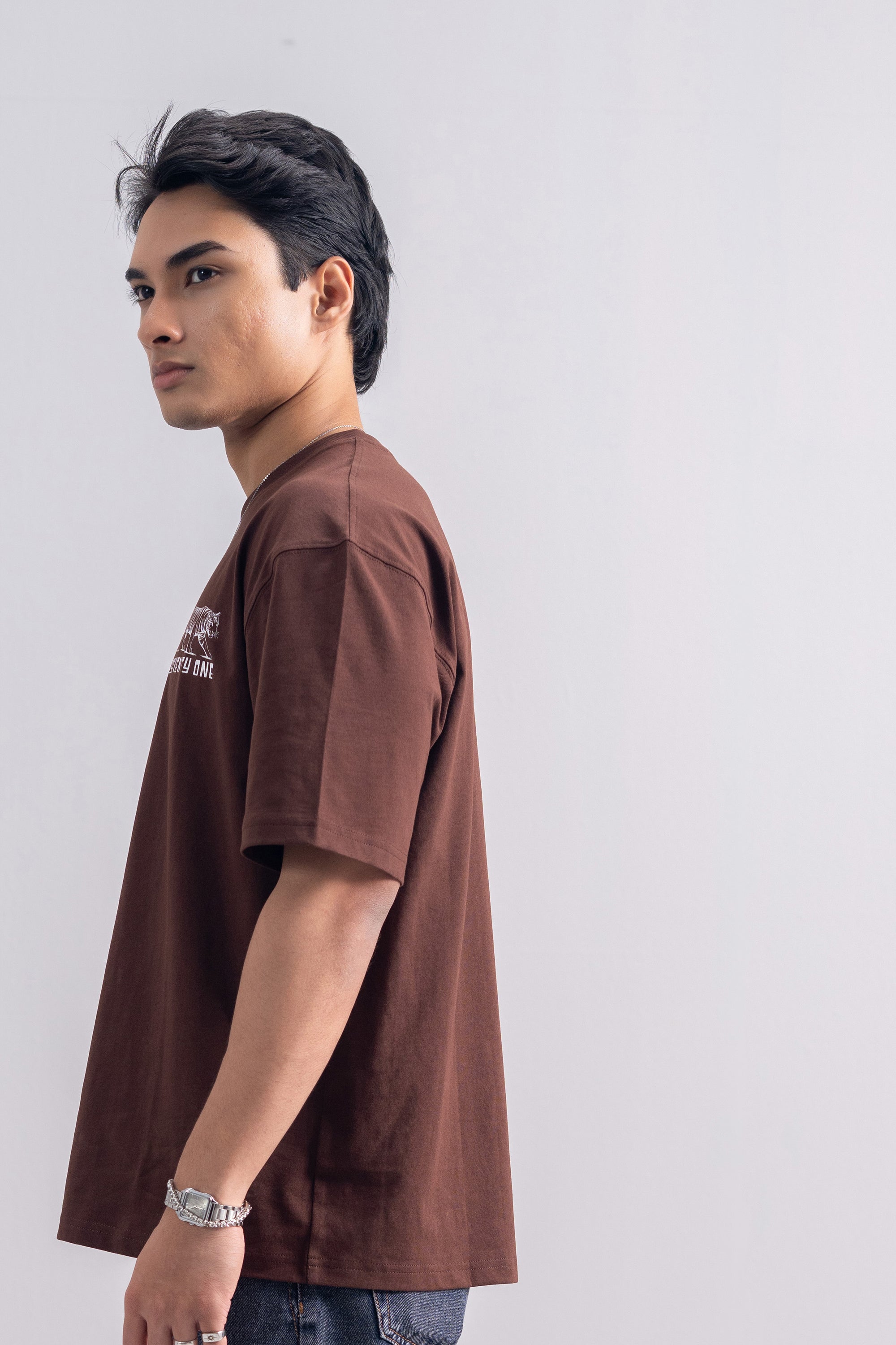 Model is 5'10" and wears size M.