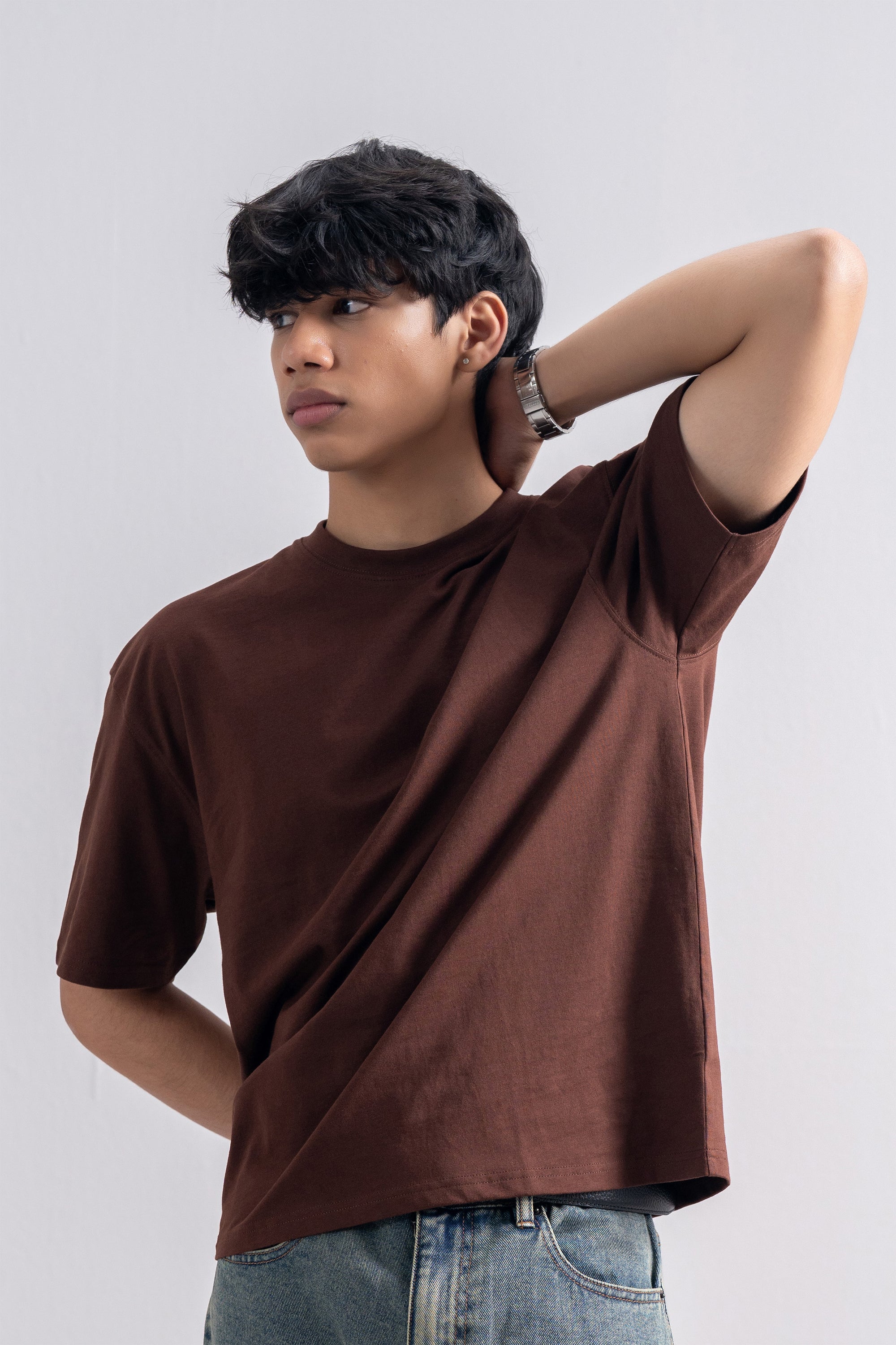 Model is 5'11" and wears size M.