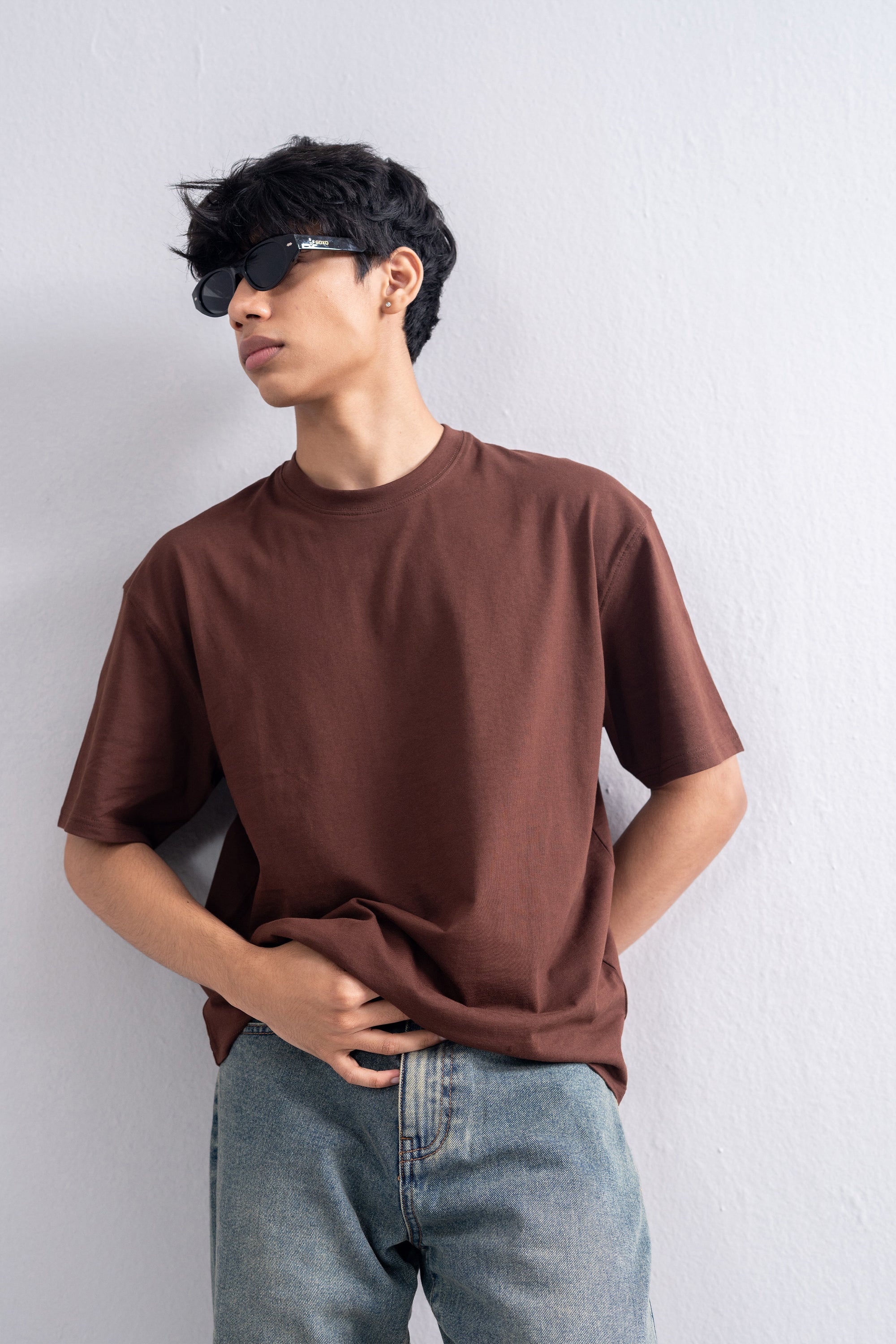 Model is 5'11" and wears size M.