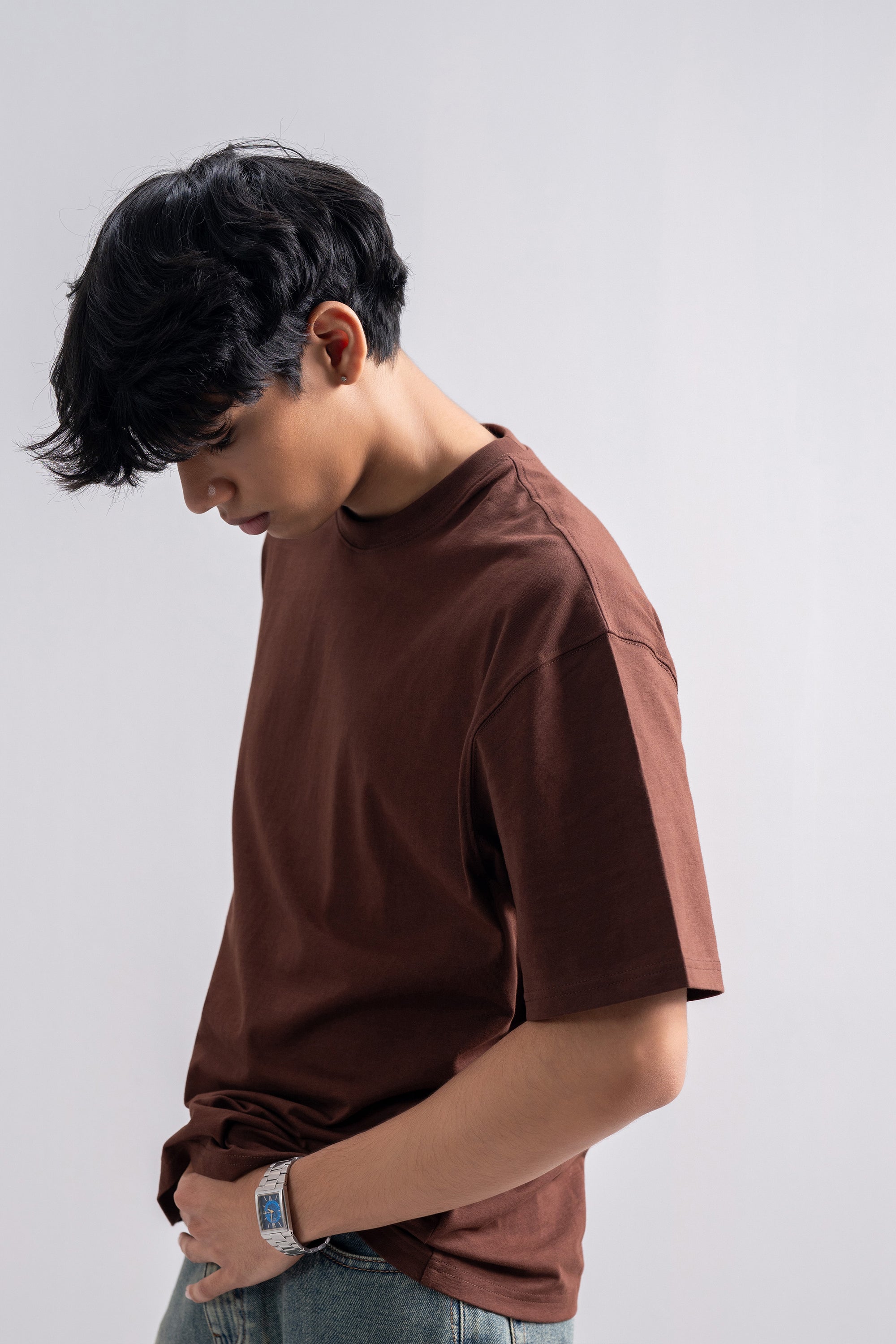 Model is 5'11" and wears size M.