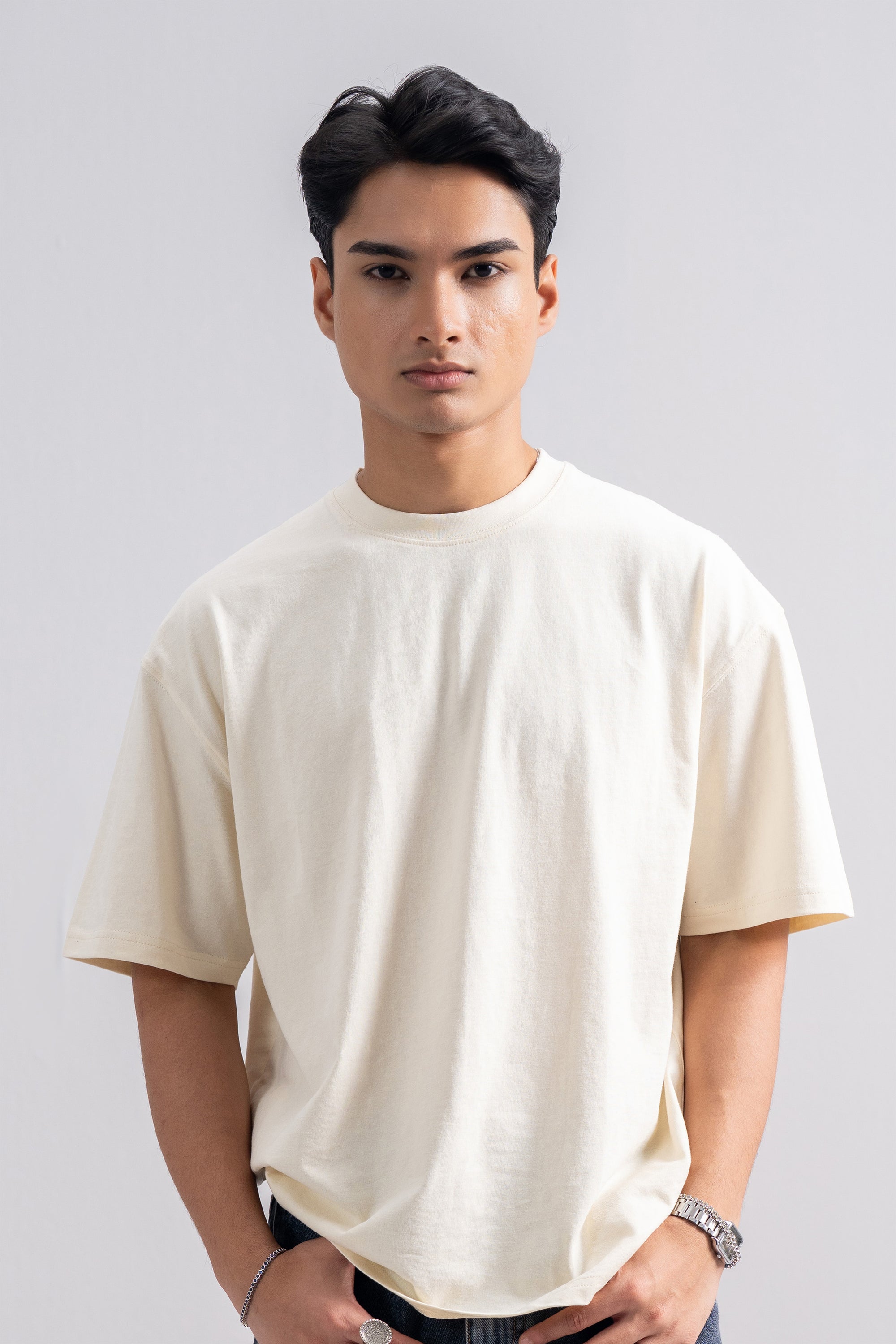 Model is 5'10" and wears size M.