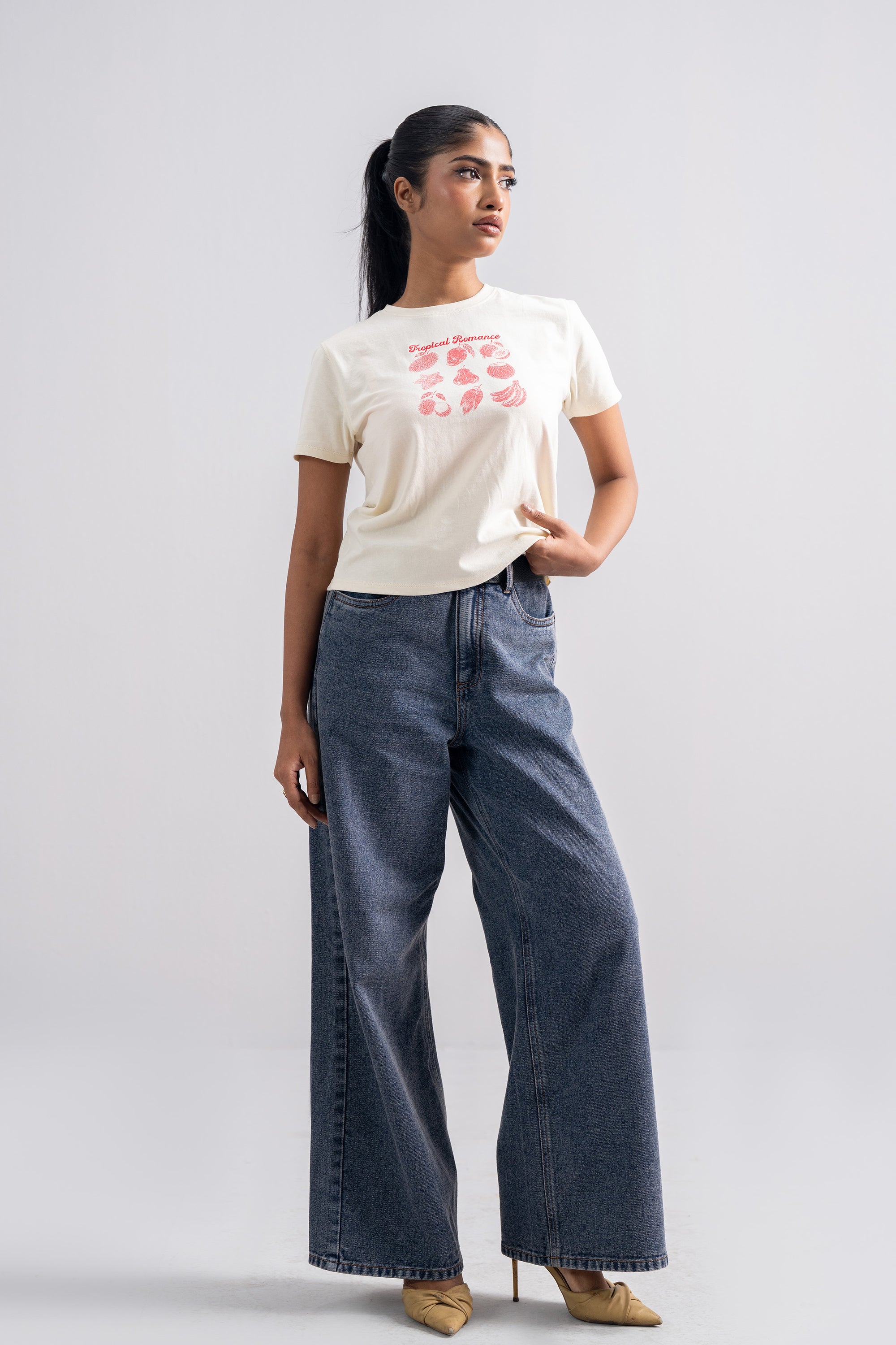 Model is 5'4" and wears size XS