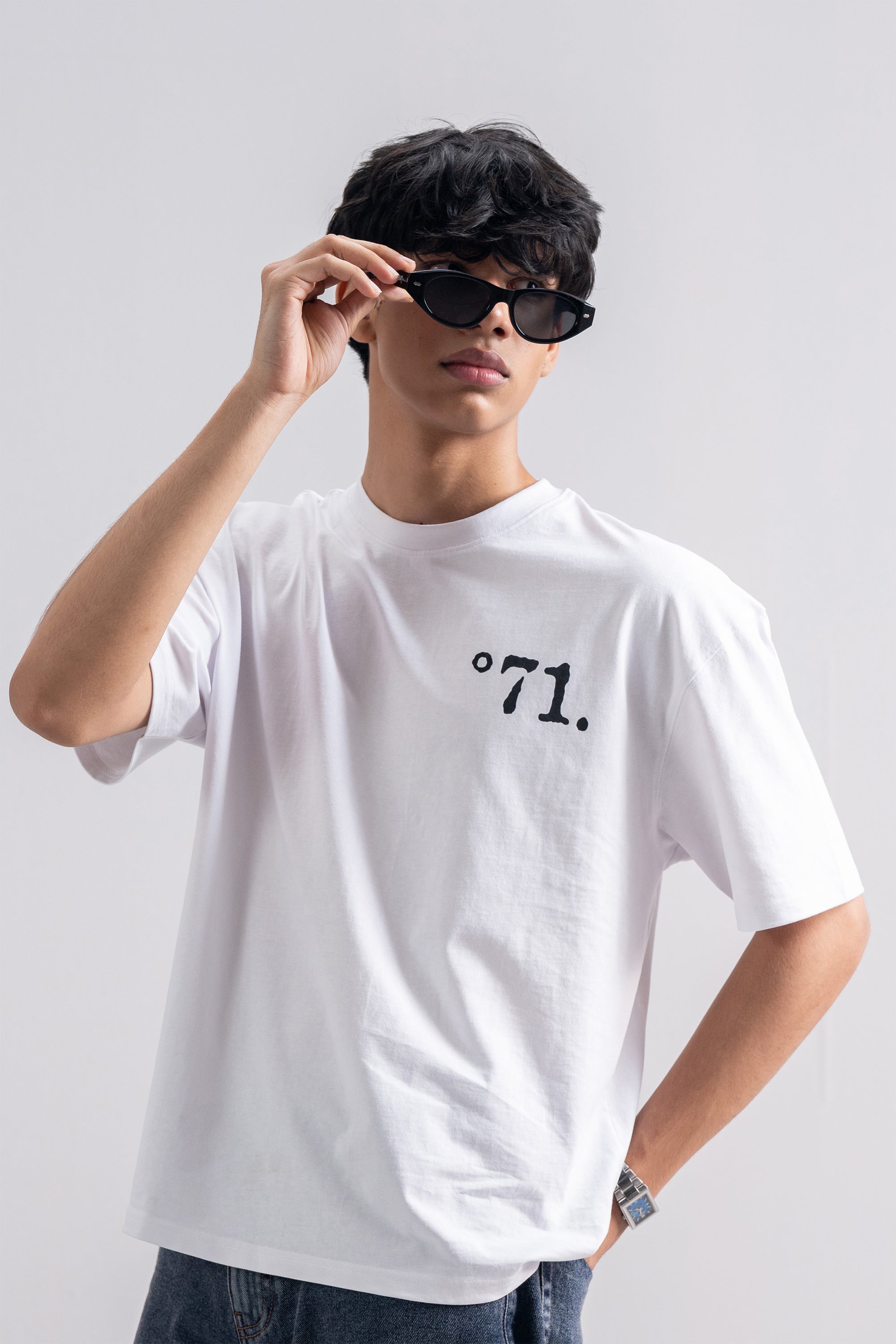 Model is 5'11" and wears size M.