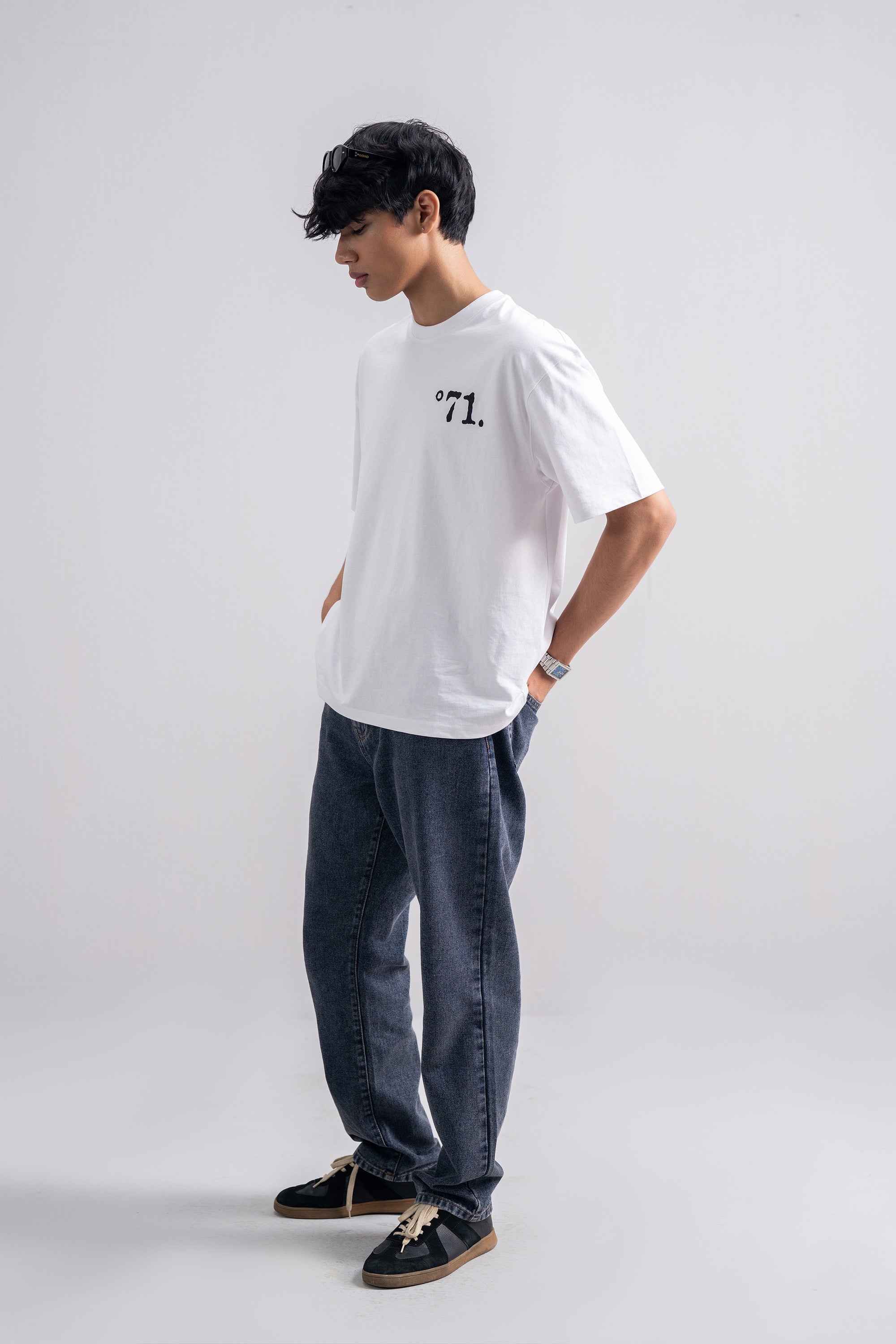 Model is 5'11" and wears size M.