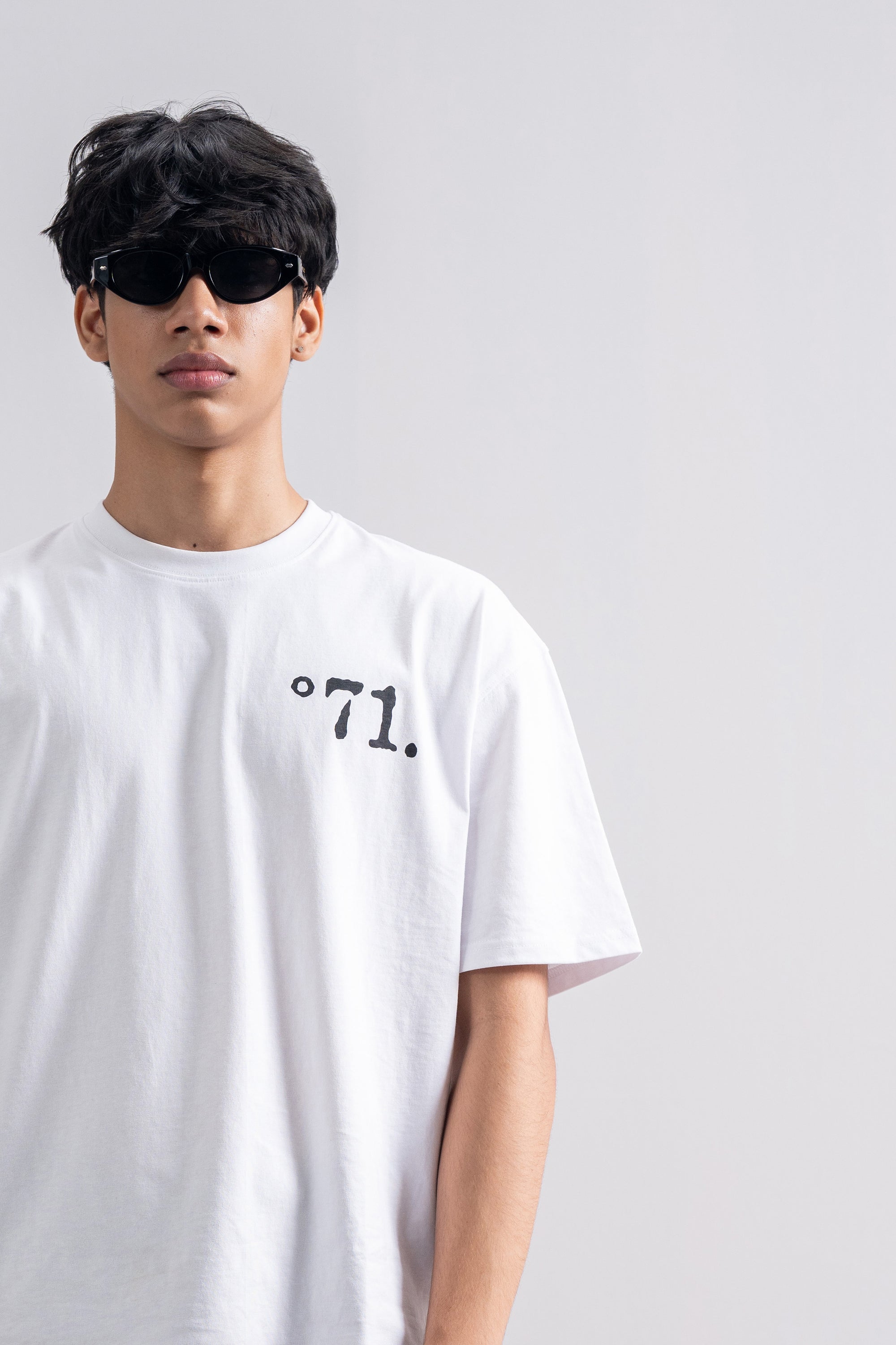 Model is 5'11" and wears size M.