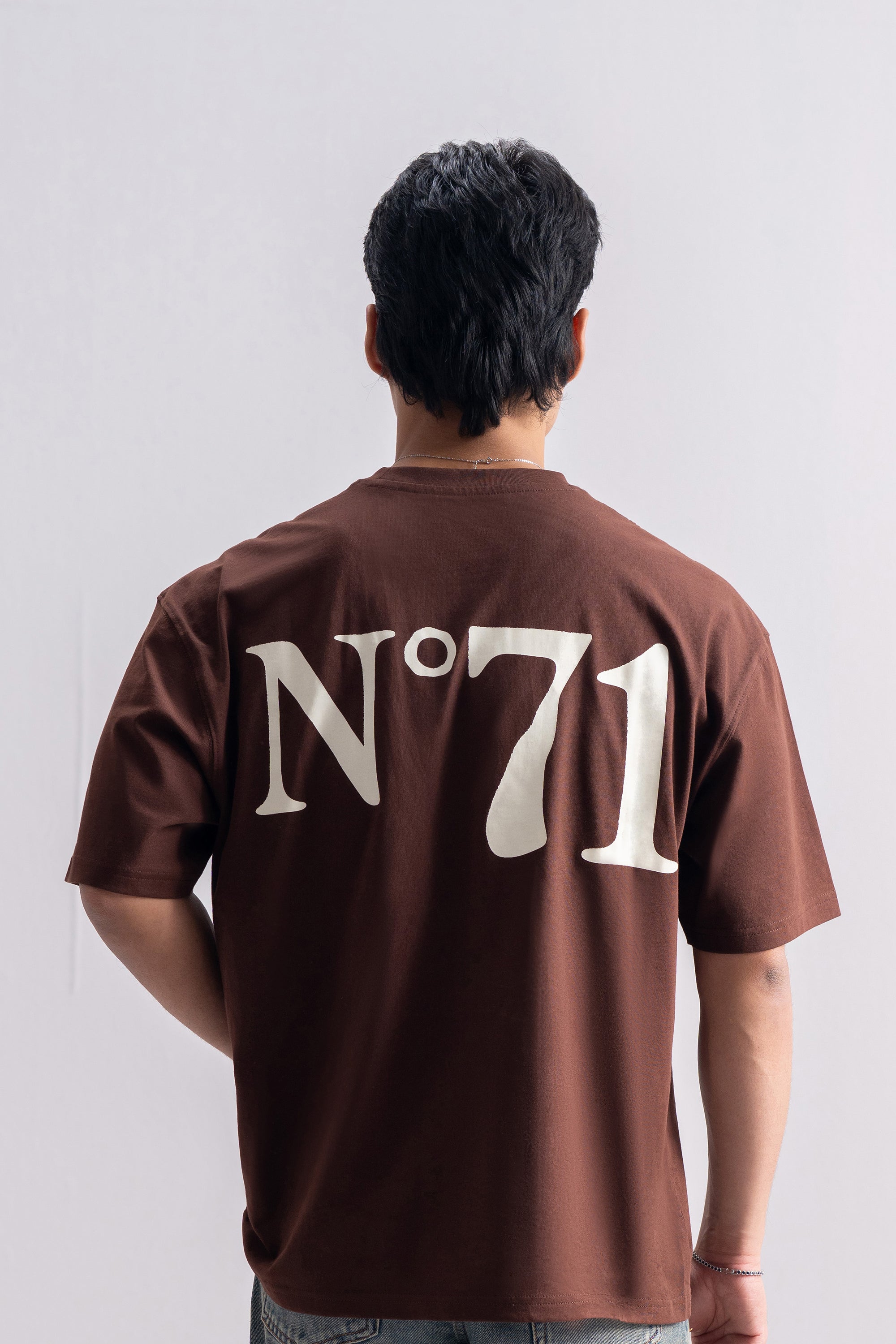 Model is 5'10" and wears size M.