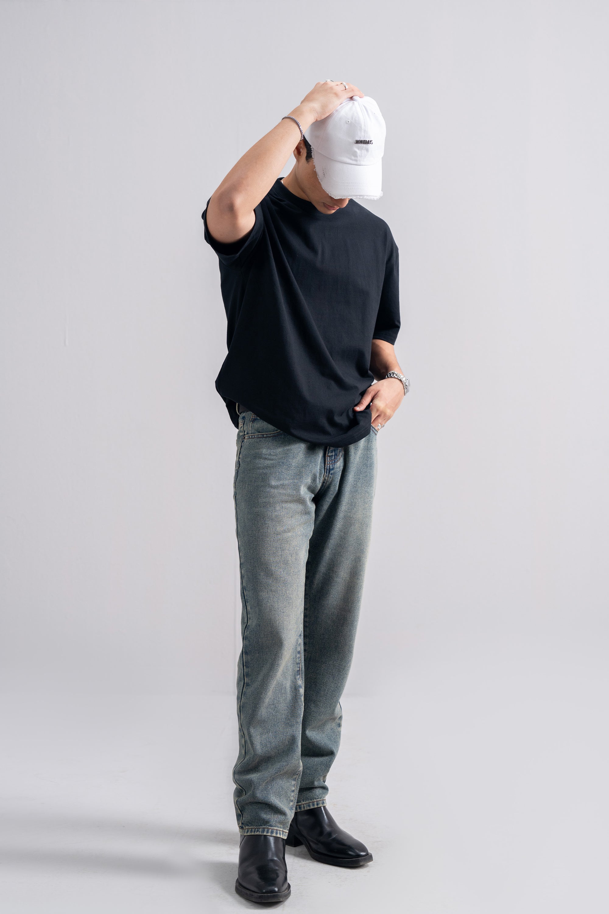 Model is 5'10" and wears size M.